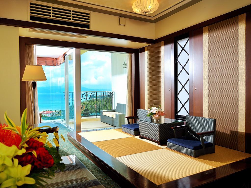 Hotel Okinawa Kariyushi Exes 5*